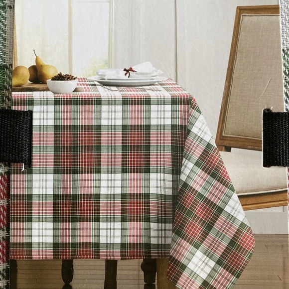 Ralph Lauren White Red Green Tartan Plaid Christmas Tablecloth 60” x 84” NWT - Picture 2 of 7